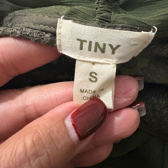 Very pretty mossy green embroidered long sleeve dress. V neck with tie bow. - Picture 8 of 14